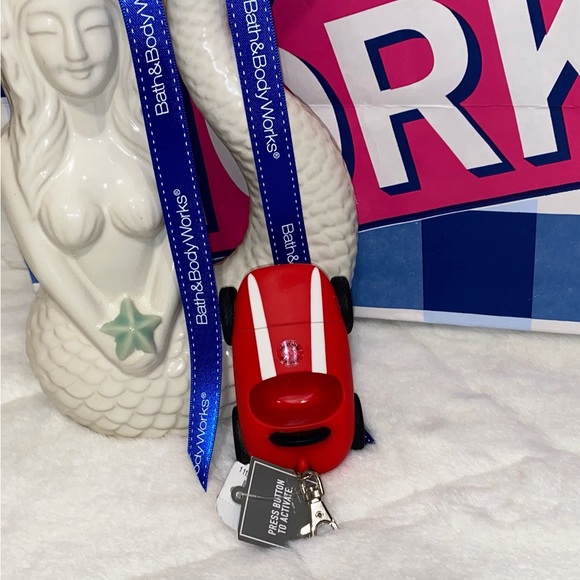 BATH AND BODY WORKS RED RACE CAR POCKETBAC SANITIZER HOLDER🚗🏎️ - Picture 3 of 4